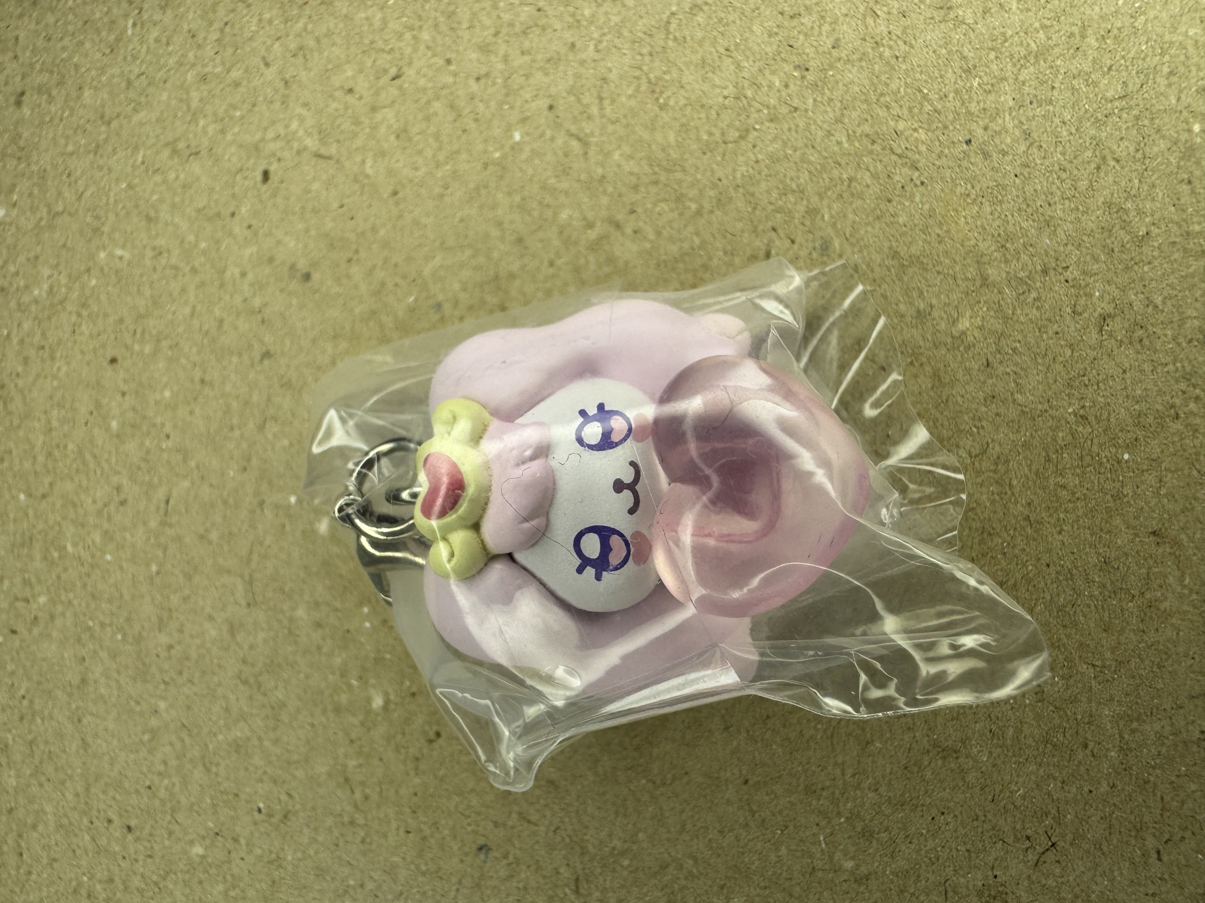 グッズを探す — トレカ・アクスタ・缶バッジ・ぬいぐるみ | OshiSwap